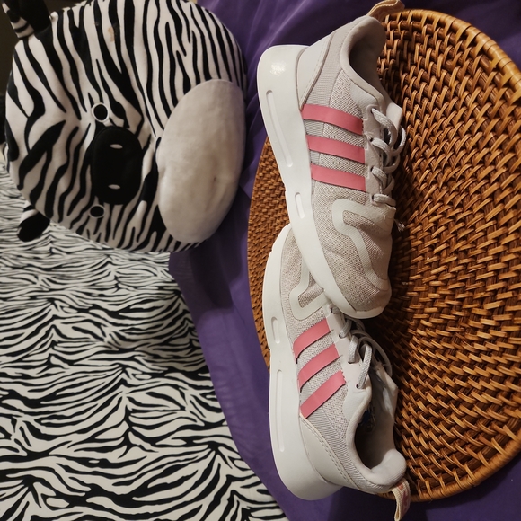 🐾2 for $15 Very nice clean and sanitized girls size 10 adidas tennis - Picture 2 of 5